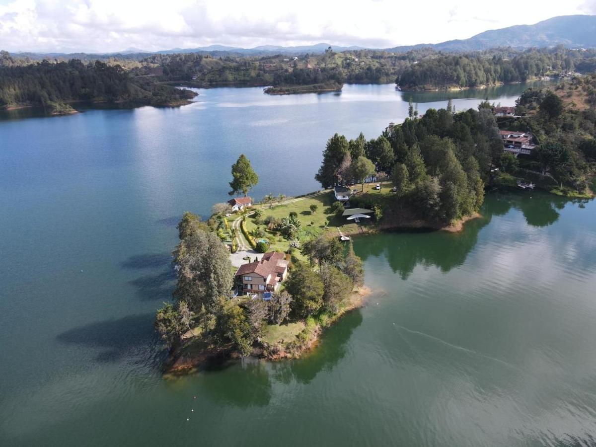 El Trebol Guest House Guatape Ngoại thất bức ảnh