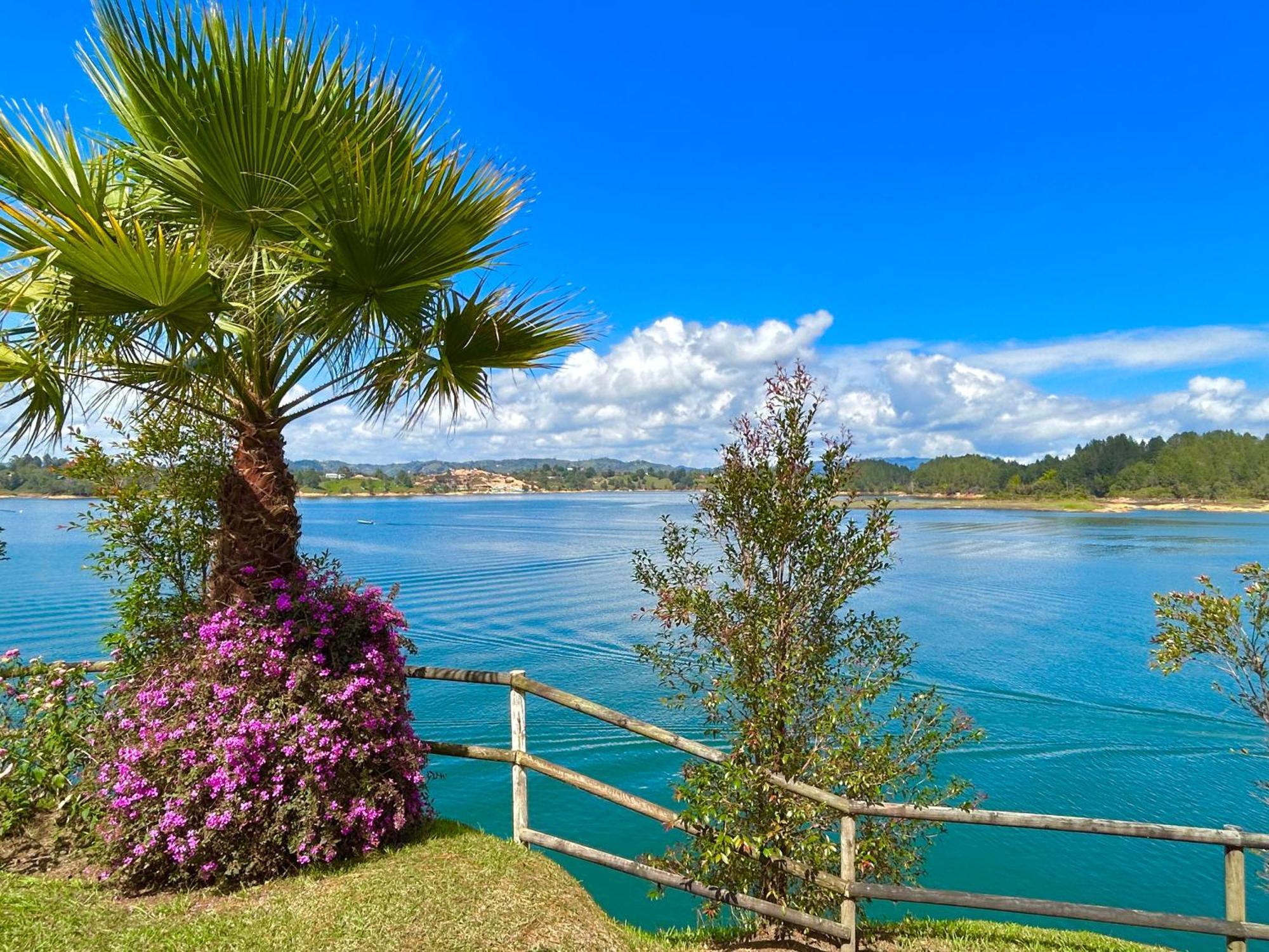 El Trebol Guest House Guatape Ngoại thất bức ảnh