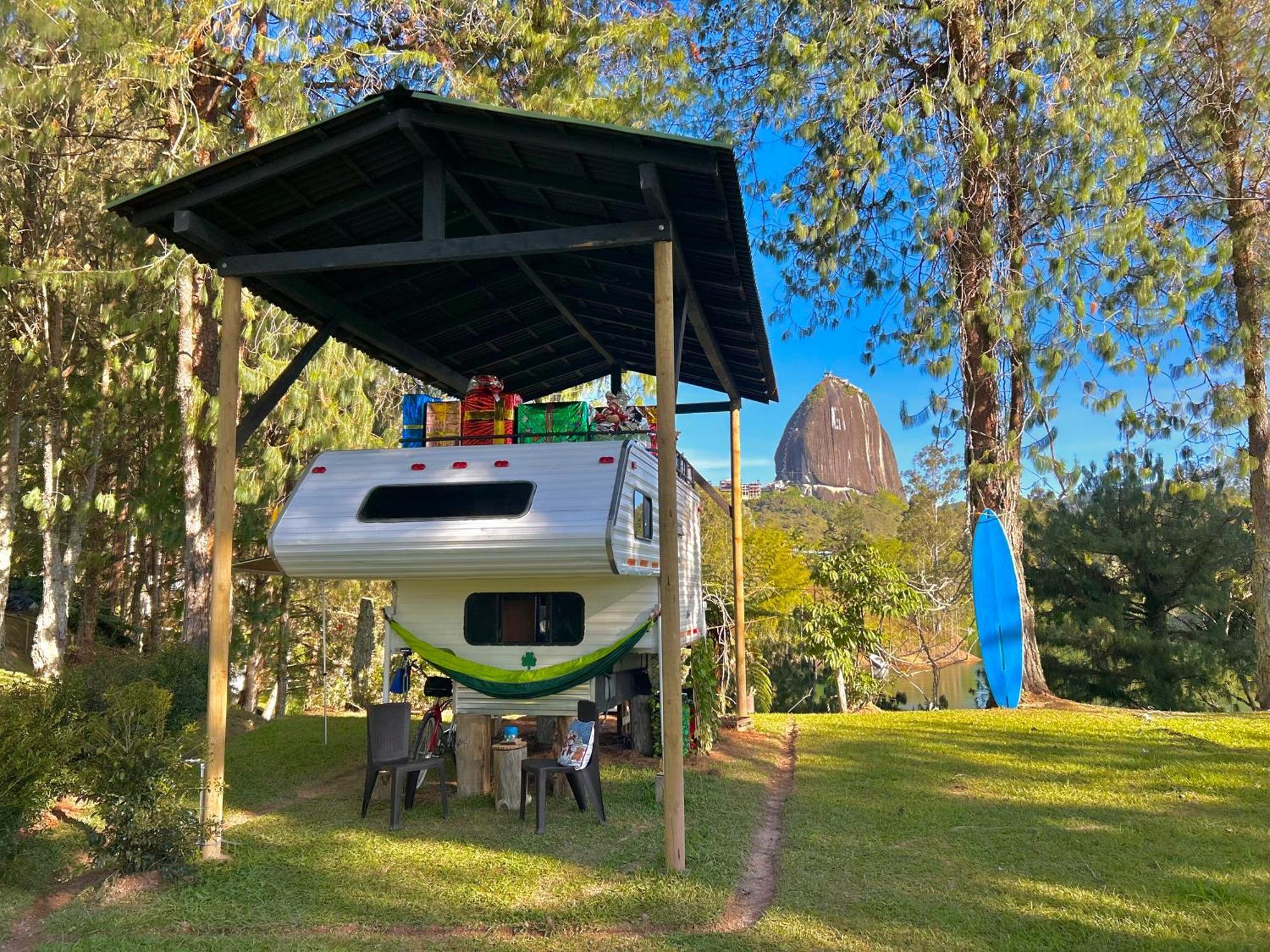 El Trebol Guest House Guatape Ngoại thất bức ảnh