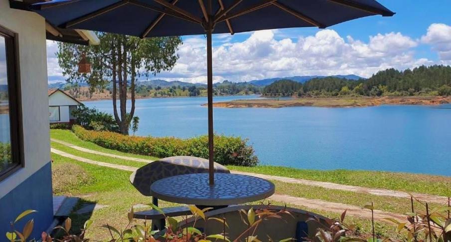 El Trebol Guest House Guatape Ngoại thất bức ảnh