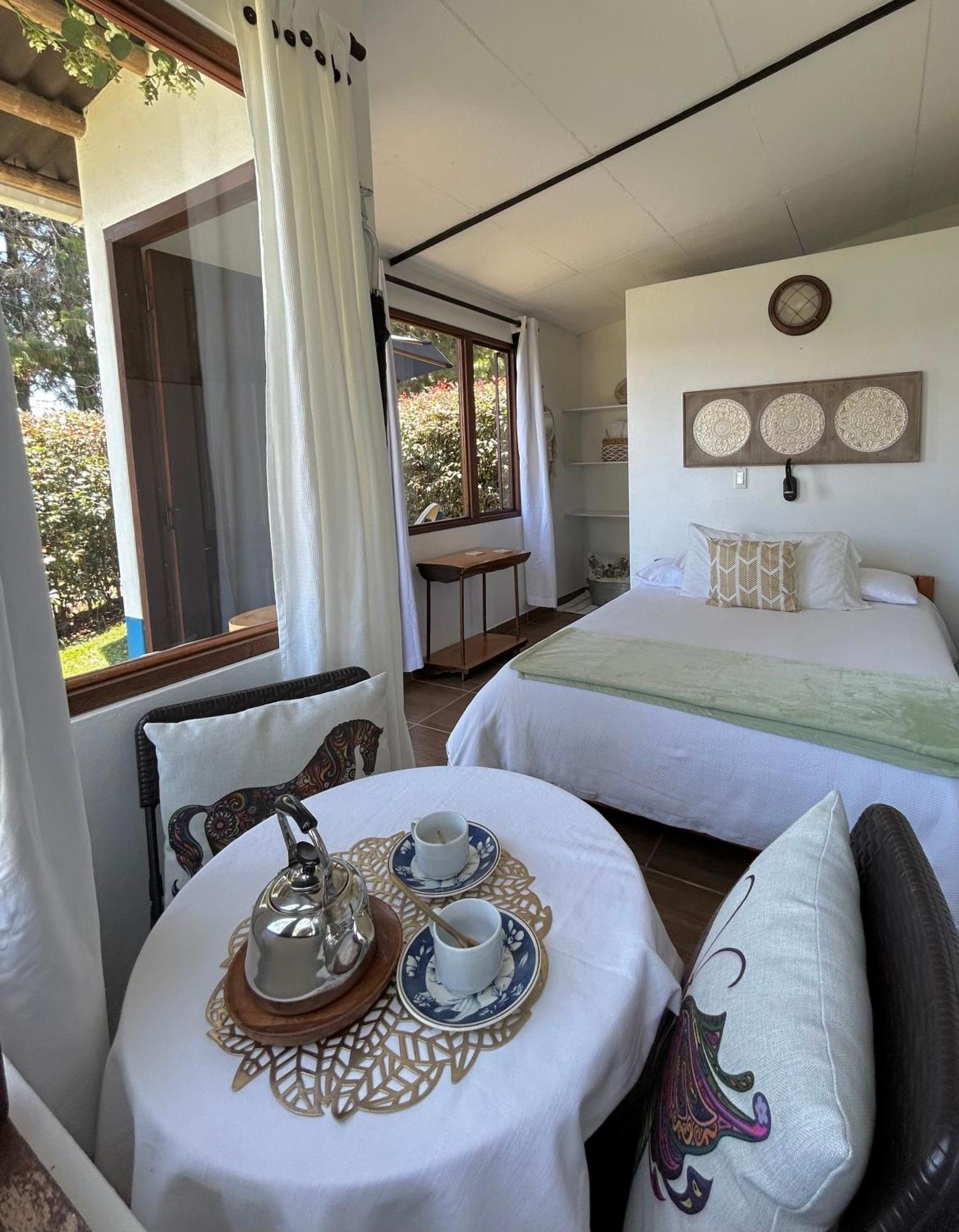 El Trebol Guest House Guatape Ngoại thất bức ảnh