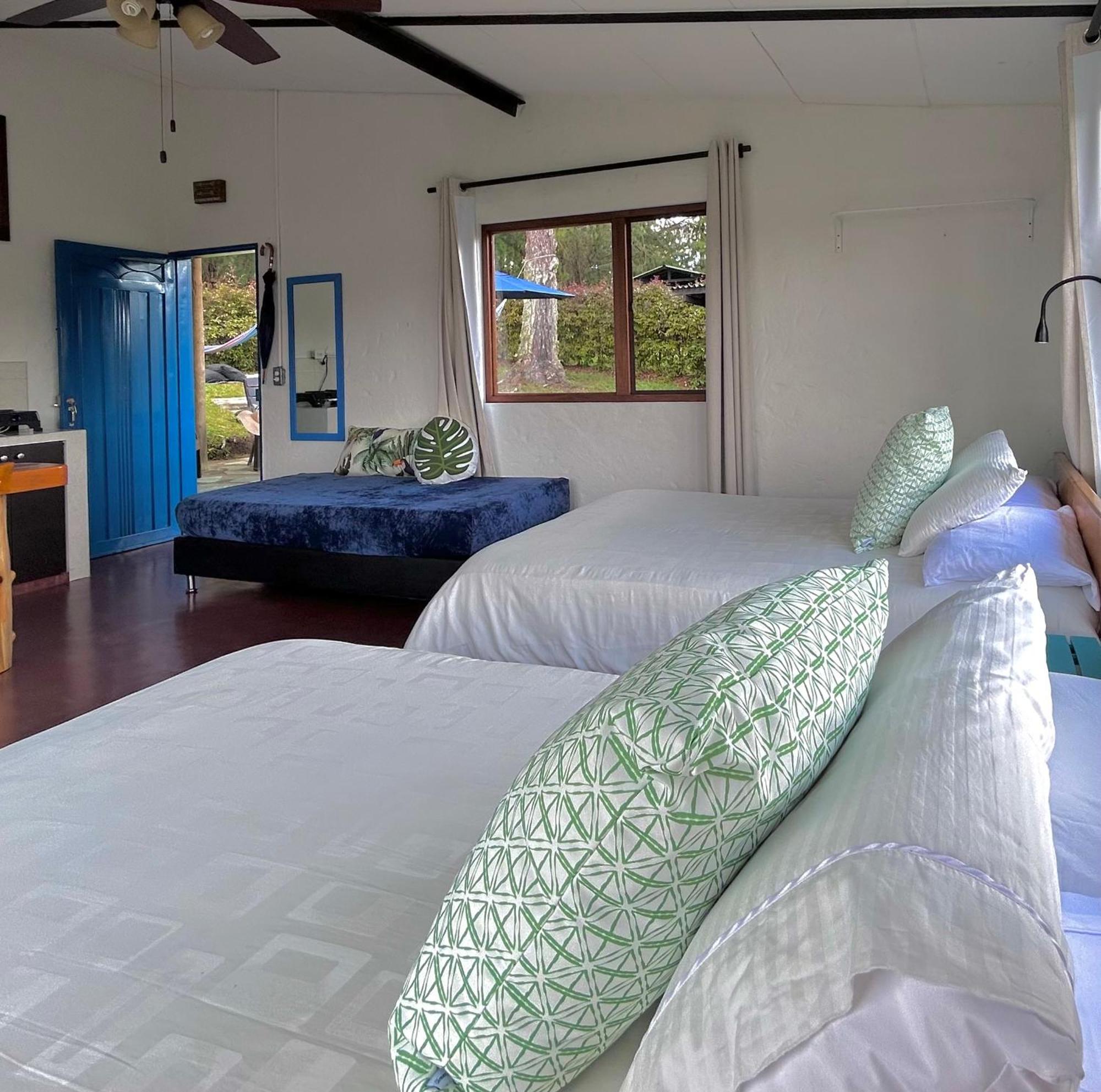 El Trebol Guest House Guatape Ngoại thất bức ảnh
