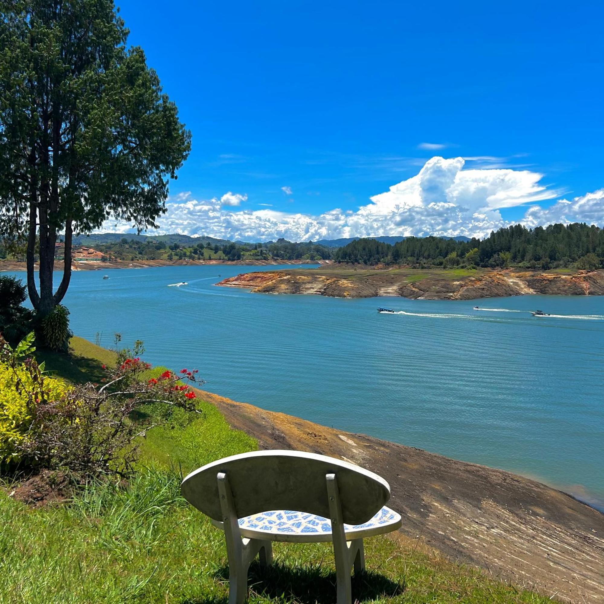 El Trebol Guest House Guatape Ngoại thất bức ảnh