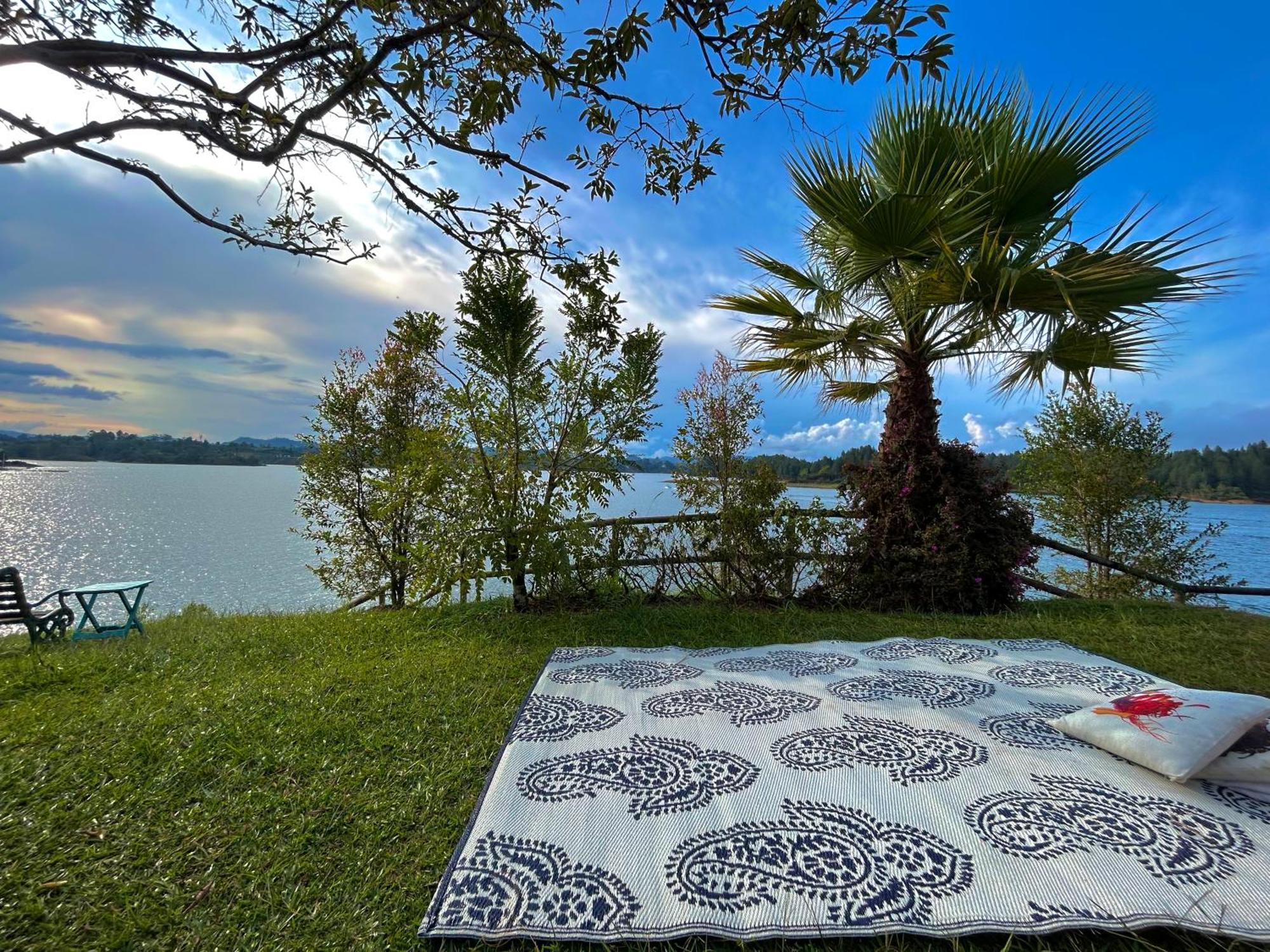 El Trebol Guest House Guatape Ngoại thất bức ảnh